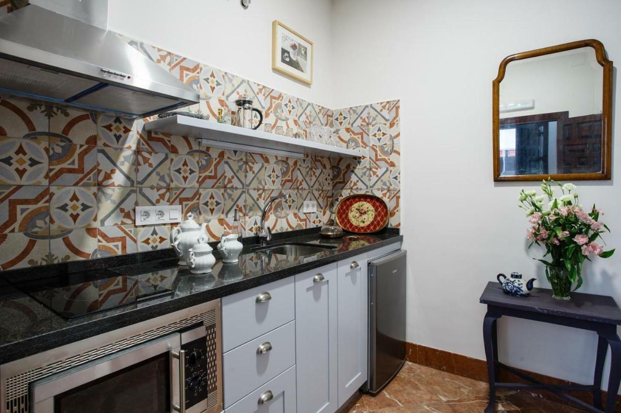 Suites Machado Sevilla Buitenkant foto